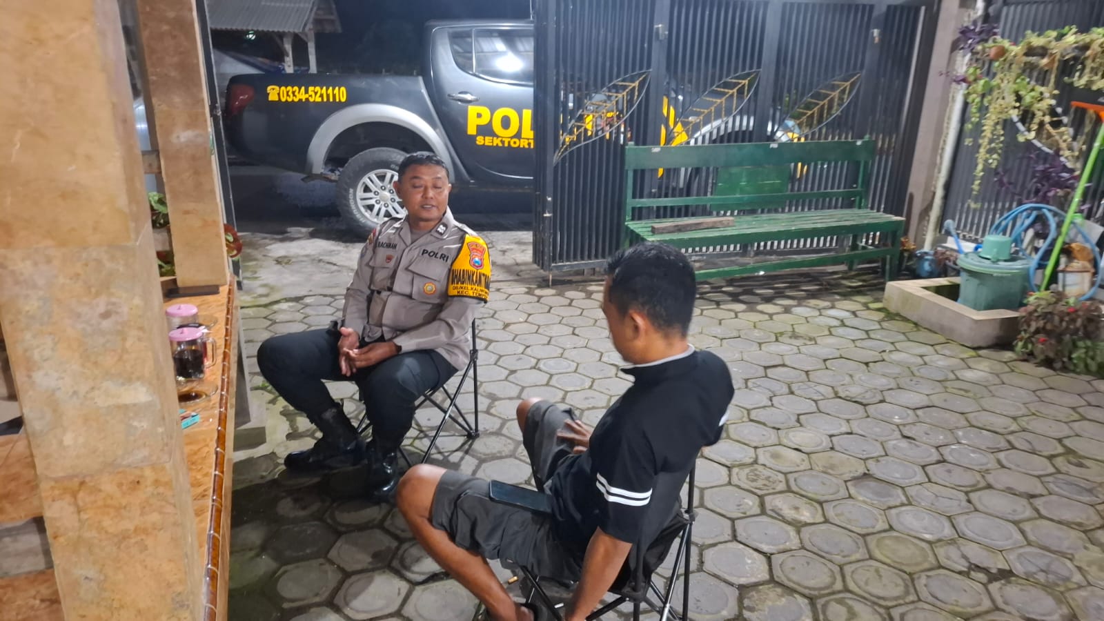 Patroli Kewilayahan Dialogis Polsek Tempeh di Pertokoan Modern Desa Tempeh Tengah, Perkuat Kehadiran Polri Cegah 3C dan Tingkatkan Rasa Aman Warga