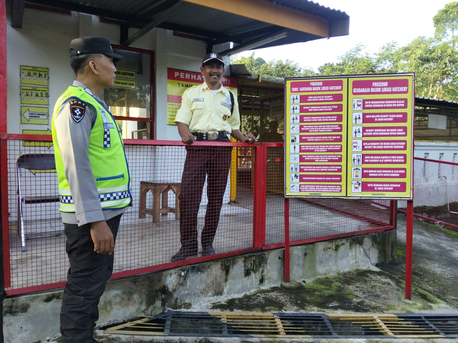 Patroli Sambang Polsek Ranuyoso ke Perusahaan Ternak PT Malindo Feedmill