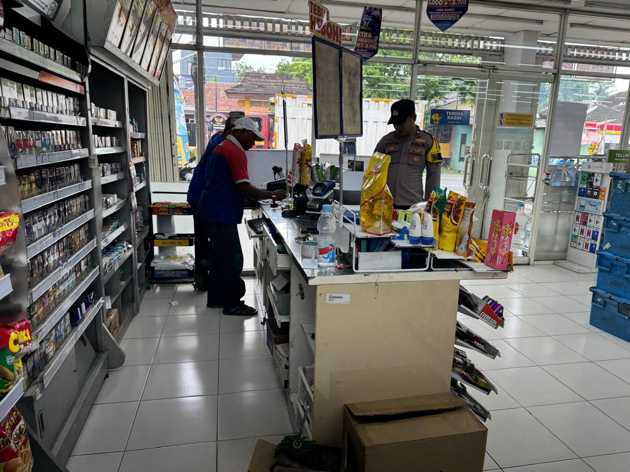 Patroli Kawasan Pertokoan Minimarket Antisipasi 3C dan Penyebaran Uang Palsu