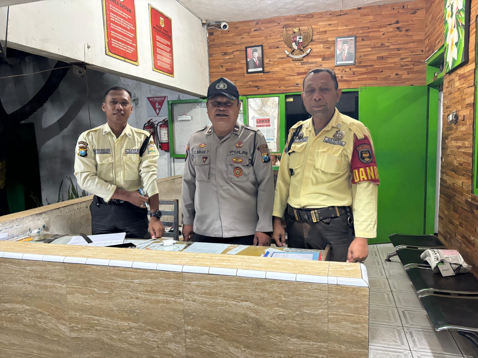 Patroli Kewilayahan Dialogis di Kawasan Industri Besuk, Personel Polsek Tempeh Perkuat Kehadiran Polri Antisipasi 3C dan Jaga Situasi Kamtibmas Kondusif bagi Aktivitas Masyarakat