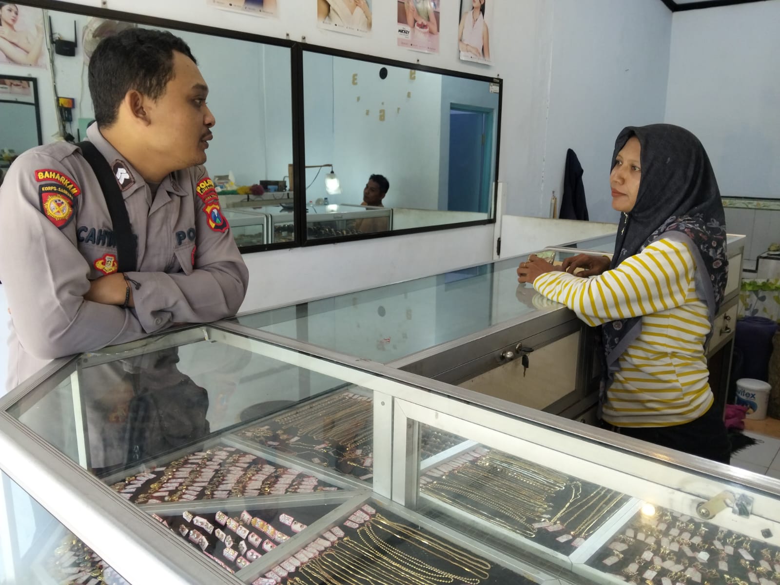 Dialogis dan Sosialisasi Wayae Lapor Cak Kapolres di Kawasan Pertokoan