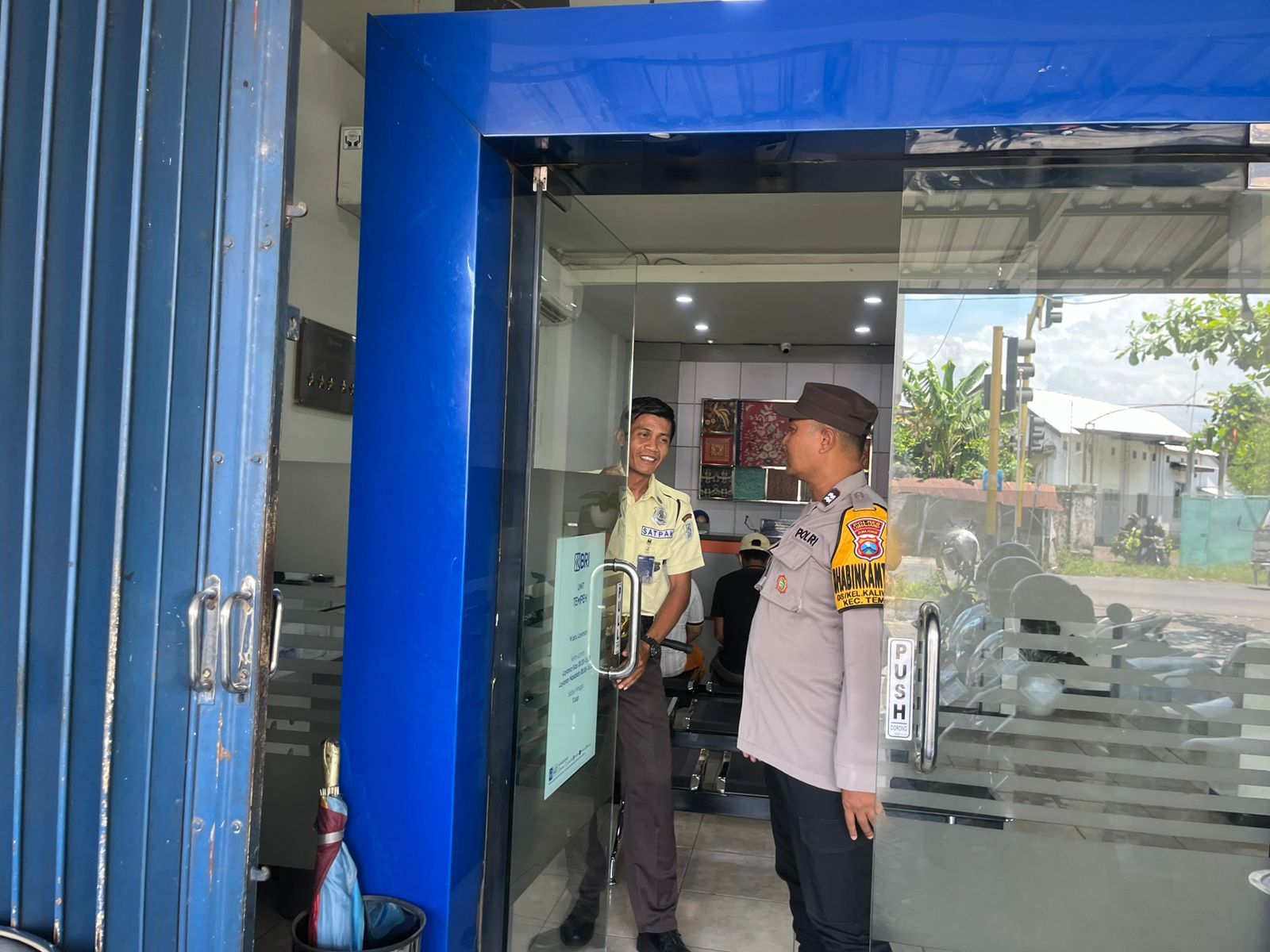 Patroli Kewilayahan Dialogis di Area Perbankan BRI Unit Tempeh, Kehadiran Personel Polsek Tempeh Diperkuat untuk Antisipasi 3C