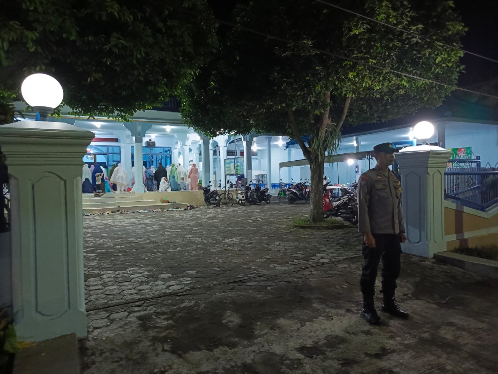 Patroli Kewilayahan Dialogis Polsek Tempeh di Masjid At-Taqwa Desa Tempeh Lor, Wujud Nyata Pengamanan Ibadah Sholat Isya’ dan Tarawih Selama Ramadhan 1447 H untuk Menjaga Situasi Kamtibmas Tetap Kondusif