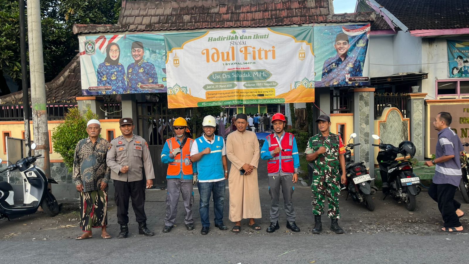 Sinergi Pengamanan Sholat Idul Fitri 1447 H di Halaman SD Negeri Tempeh Lor 1 Berlangsung Tertib dan Khidmat dengan Keterlibatan Personel Gabungan Polsek Tempeh, Koramil 0821/10 Tempeh, dan SKD Tempeh Lor