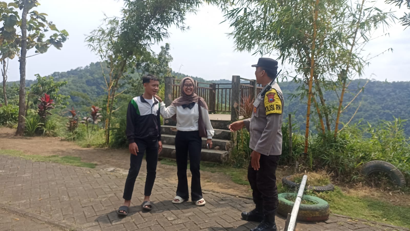 Di Masa Lebaran, Polsek Ranuyoso Perkuat Keamanan di Kawasan Wisata Ranubedali