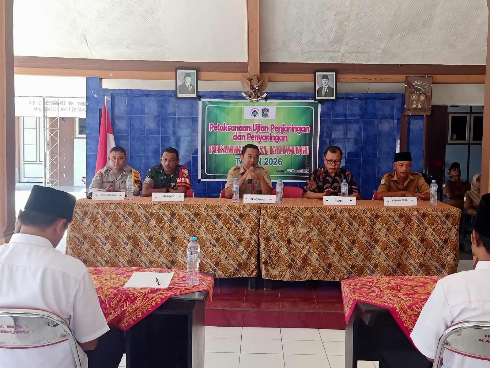 Pengamanan Ujian Penjaringan Perangkat Desa Kaliwungu Berjalan Tertib, AIPTU ABDUL RAKHMAN, S.E. Pastikan Proses Seleksi Transparan dan Kondusif di Balai Desa