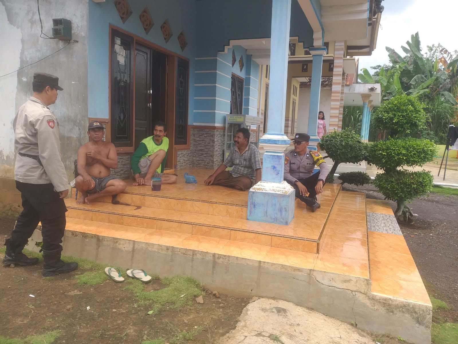 Polisi Patroli Dialogis di Desa Kedawung, Warga Diajak Aktif Jaga Kamtibmas