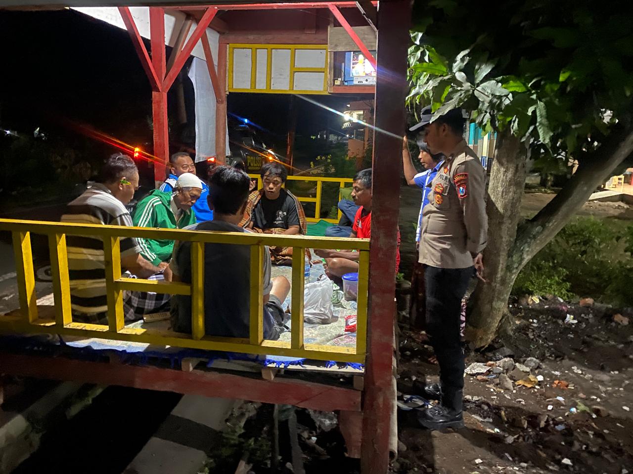 Sambang Warga Kamling Desa Pulo, Polsek Tempeh Perkuat Kesadaran Bersama Menjaga Keamanan Lingkungan