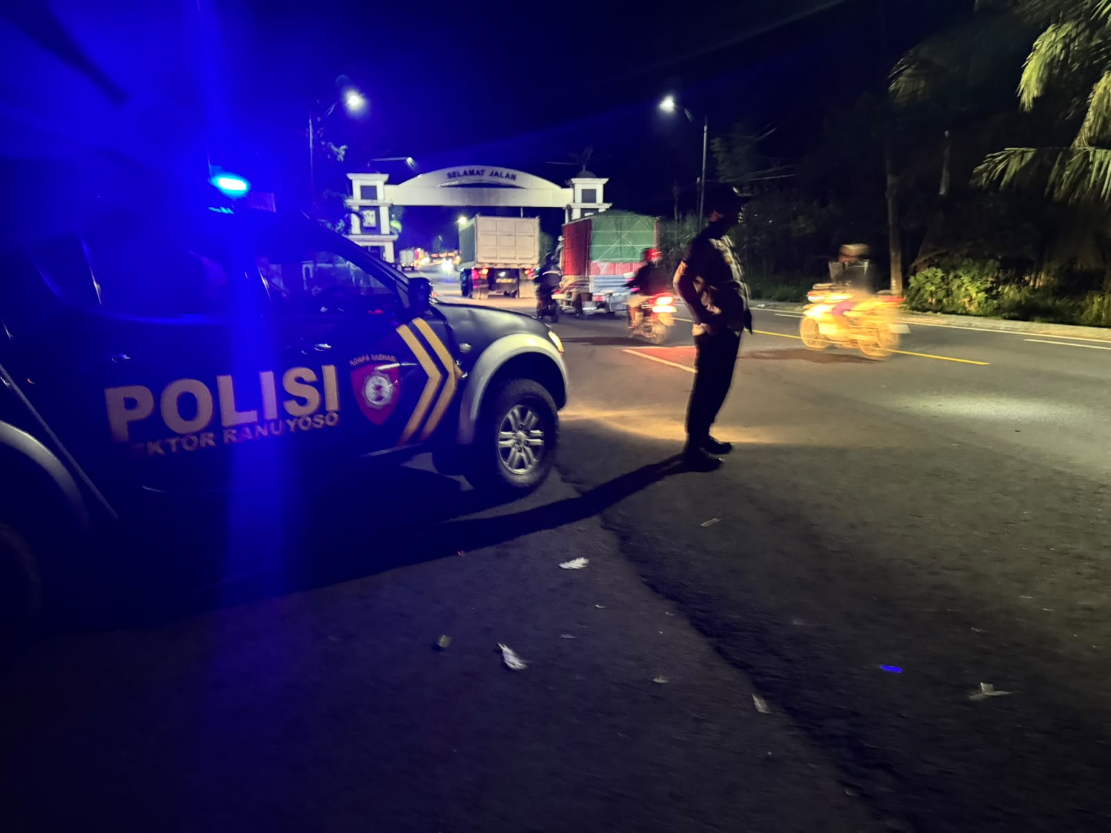 Patroli Malam Hari Polsek di Sepanjang Jalan Raya Ranuyoso Antisipasi Kejahatan Jalanan