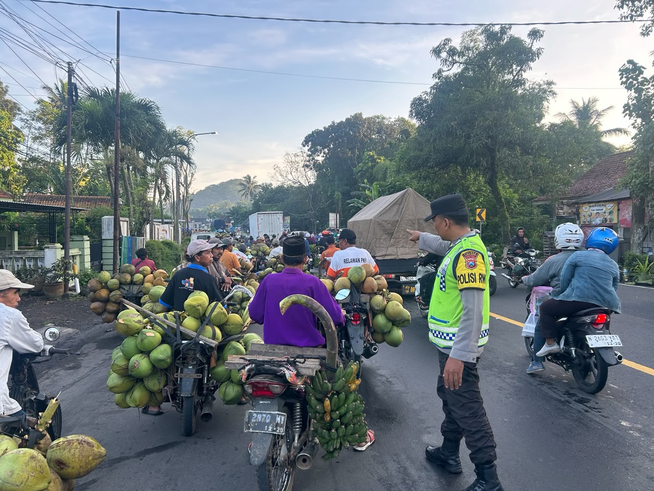Polsek Ranuyoso Terus Laksanakan Turlalin di Pasar Buah Ranuyoso