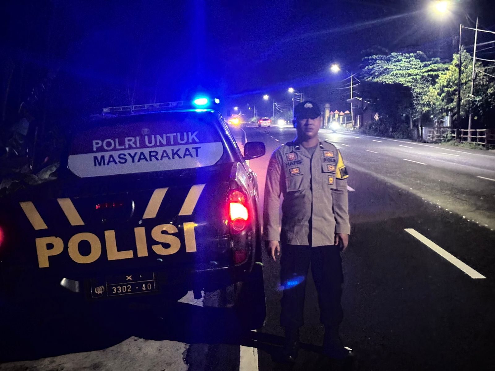 Polisi Polsek Ranuyoso Jaga Keamanan Sepanjang Jalan Kecamatan Ranuyoso