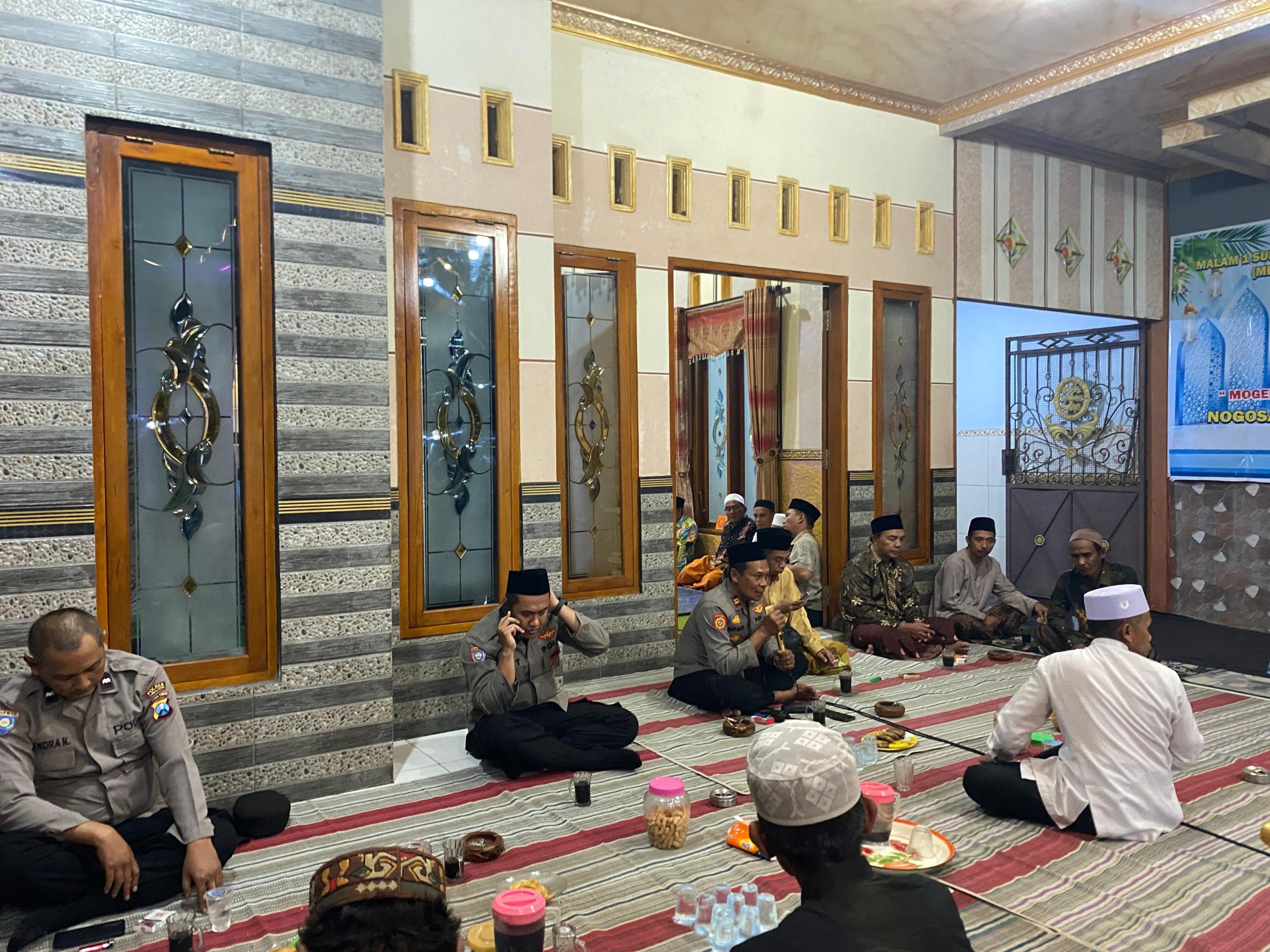 Kapolsek Rowokangkung bersama Anggota Hadiri Pengajian Dalam Rangka Tawasul 1 Muharram 1447 H.