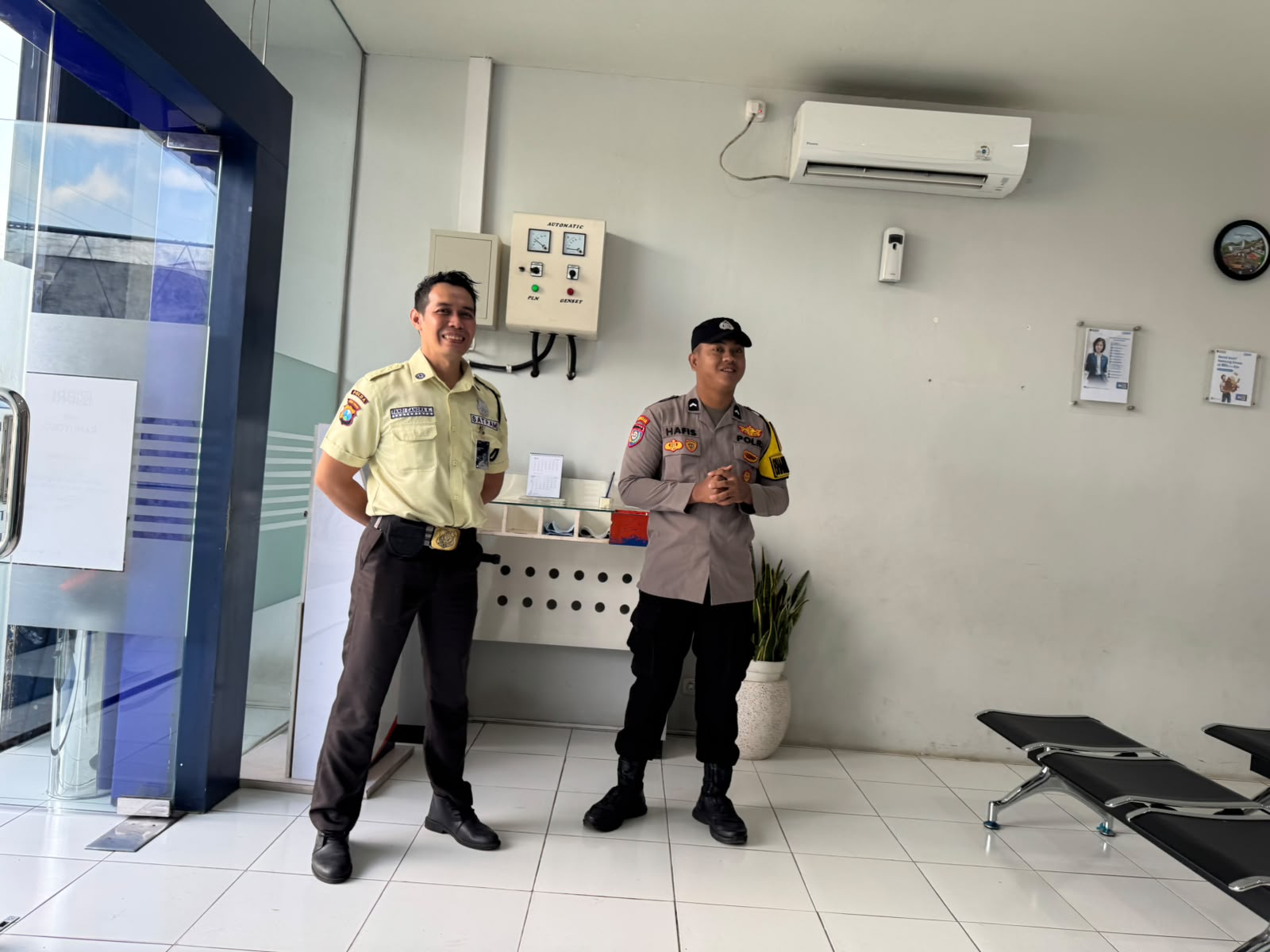 Patroli Pantau Kawasan Perbankan dan ATM Cegah Kriminalitas oleh Polsek Ranuyoso