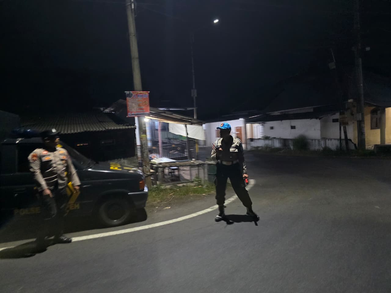 Patroli Strong Point Polsek Tempeh di Perbatasan Kaliwungu–Kedungmoro pada Malam Hari Fokus Antisipasi 3C dan Penguatan Kamtibmas Wilayah Rawan