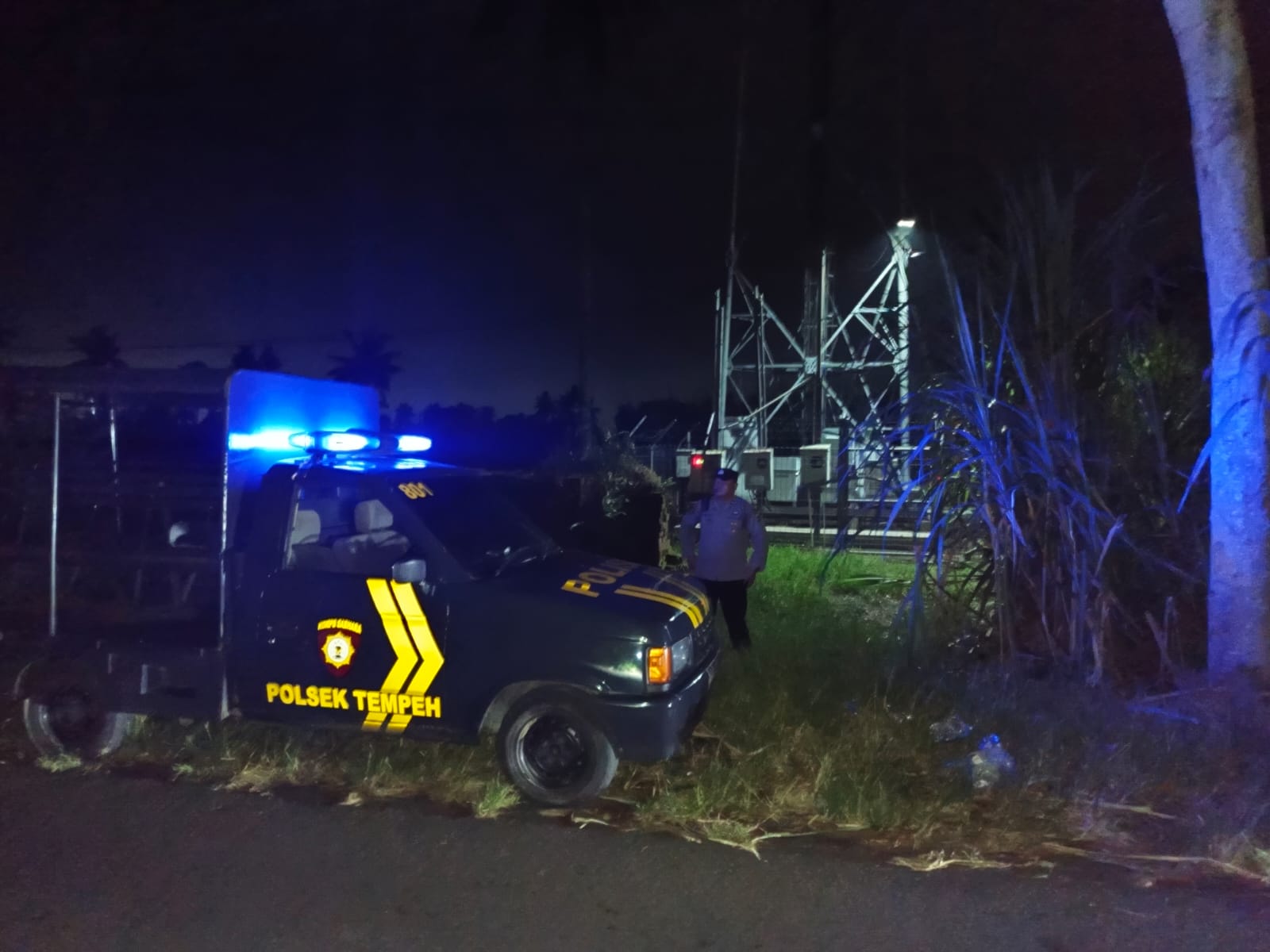 Patroli Blue Light Polsek Tempeh Perkuat Pengamanan di Jalan Desa Jatisari untuk Cegah Gangguan Kamtibmas