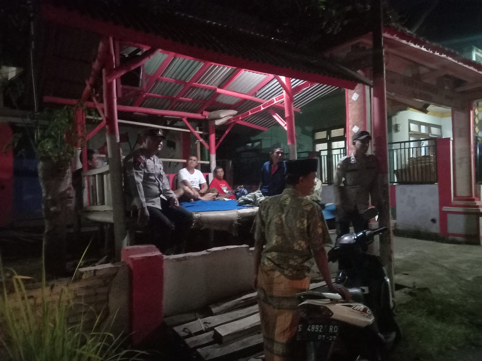 Sambang Warga Kamling di Dusun Ateran, Polsek Tempeh Perkuat Kesadaran Bersama Menjaga Keamanan Lingkungan