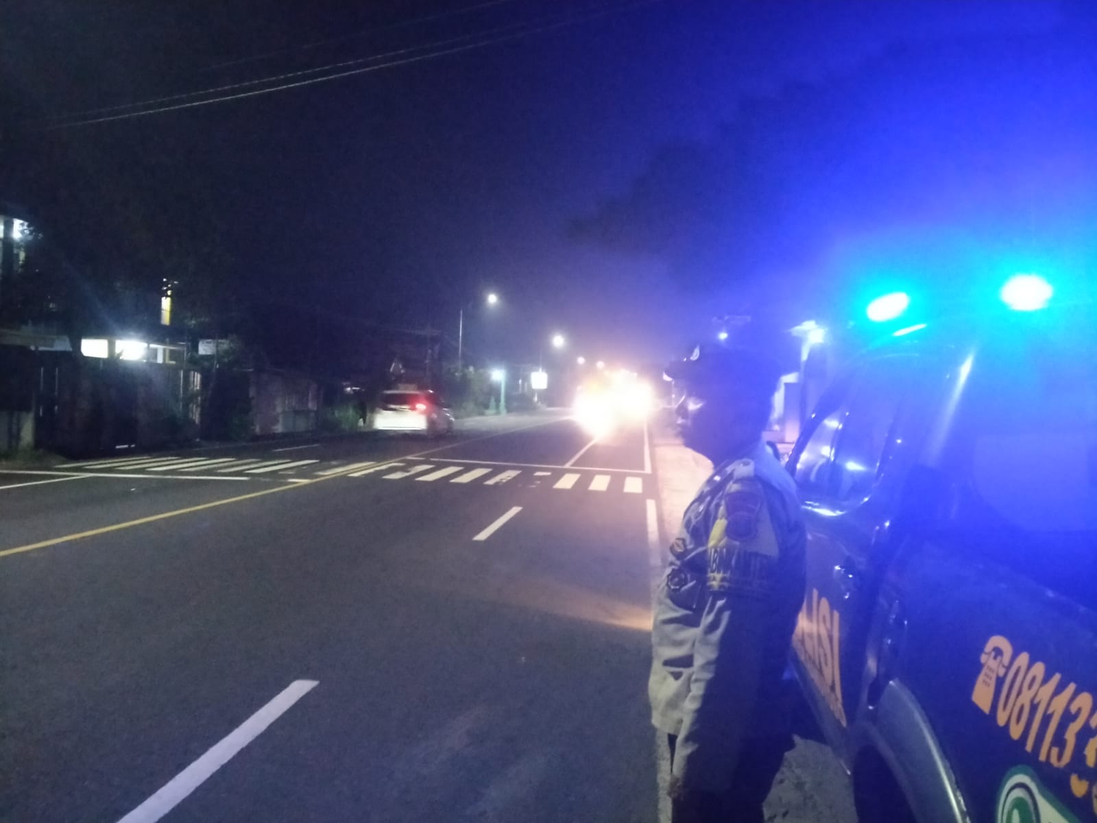 Polisi Polsek Ranuyoso Jaga Keamanan Sepanjang Jalan Kecamatan Ranuyoso