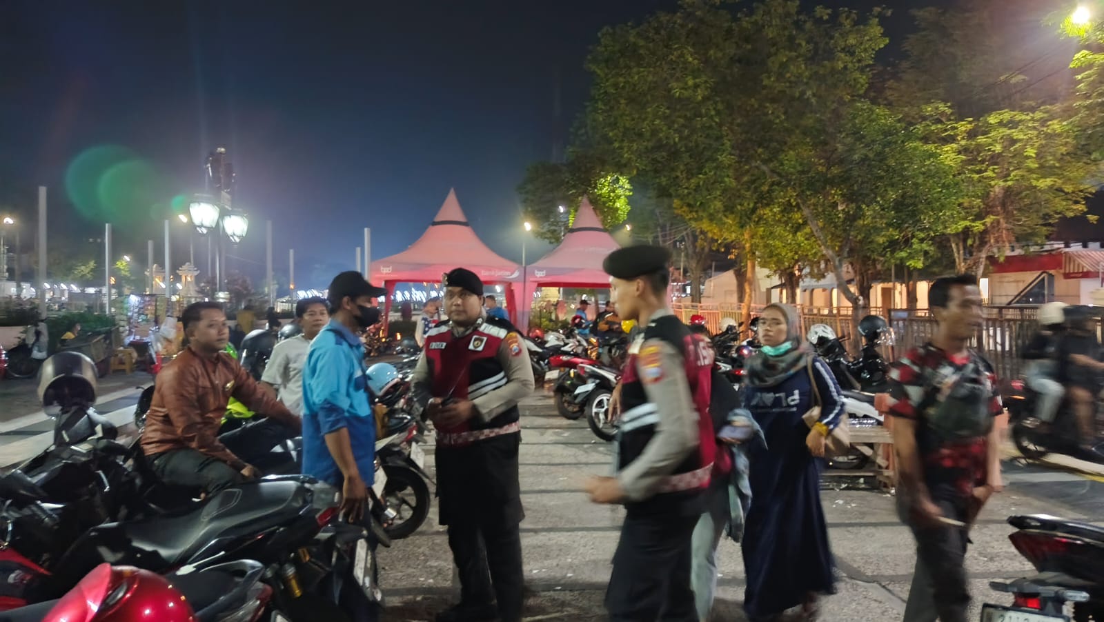 Patroli Perintis Presisi Sasar Alun-Alun Lumajang, Polisi Perkuat Antisipasi Kriminalitas Jalanan