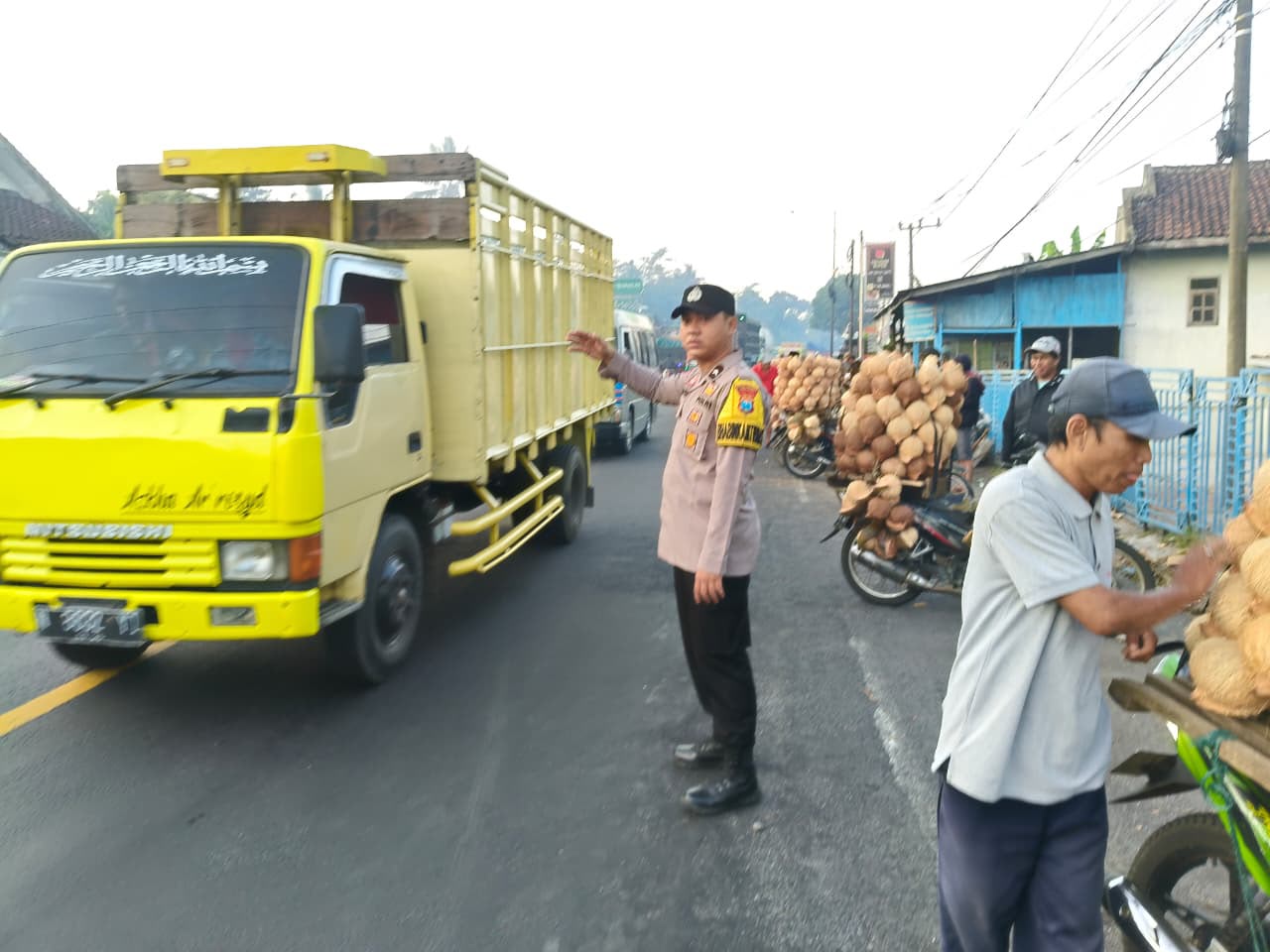 Polsek Ranuyoso Terus Laksanakan Turlalin di Pasar Buah Ranuyoso