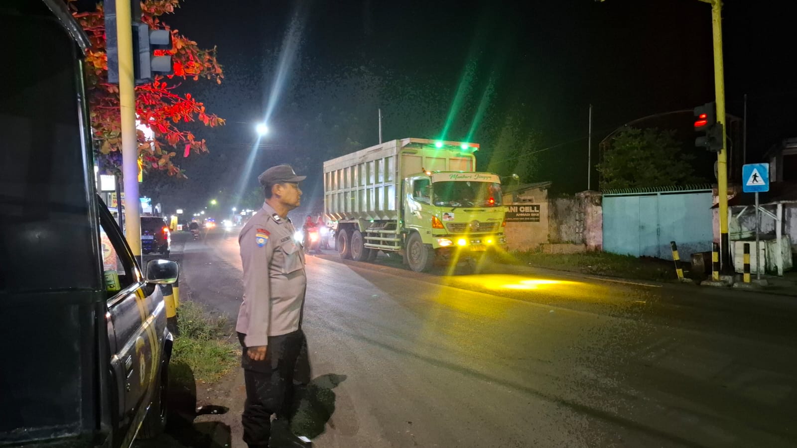Patroli Blue Light di Perempatan Tempeh Tengah, Personel Polsek Tempeh Perkuat Upaya Cegah Kejahatan dan Tingkatkan Rasa Aman Warga
