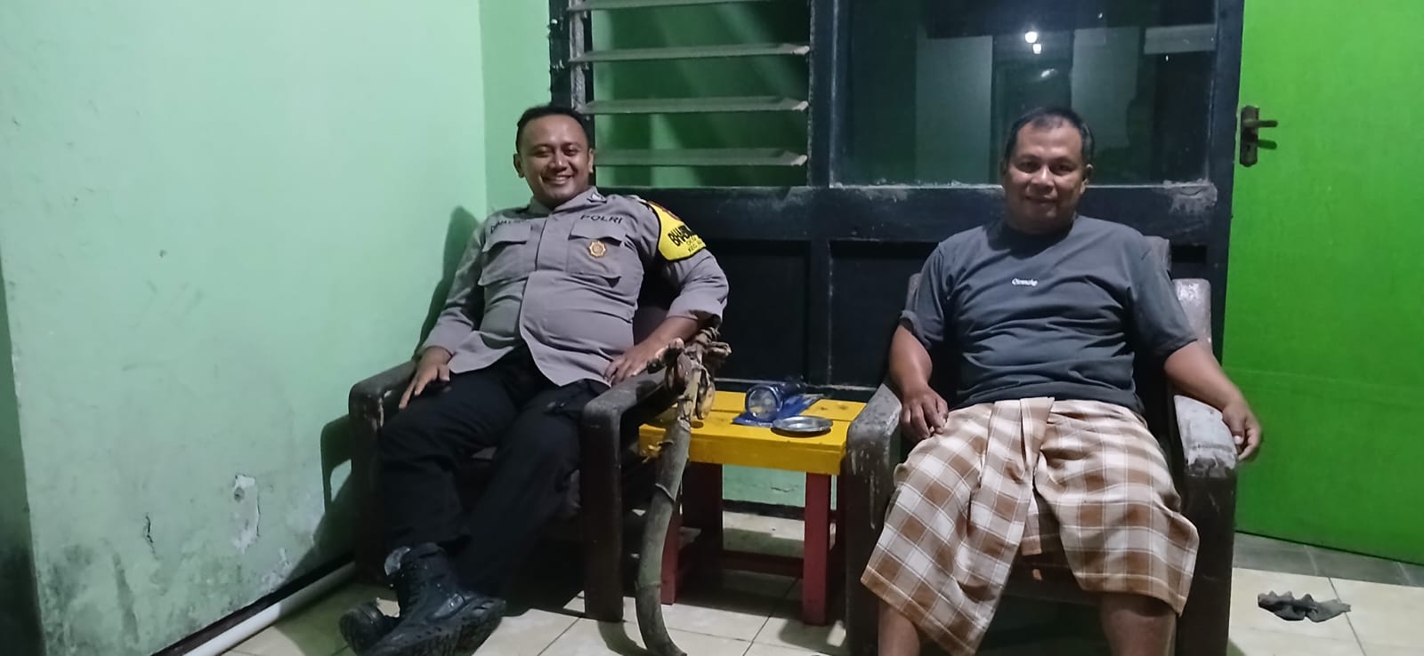 Bhabinkamtibmas Polsek Rowokangkung Melakukan Patroli Sambang dan Dialogis Dengan Warga Binaanya, Untuk Menyampaikan Pesan Kamtibmas
