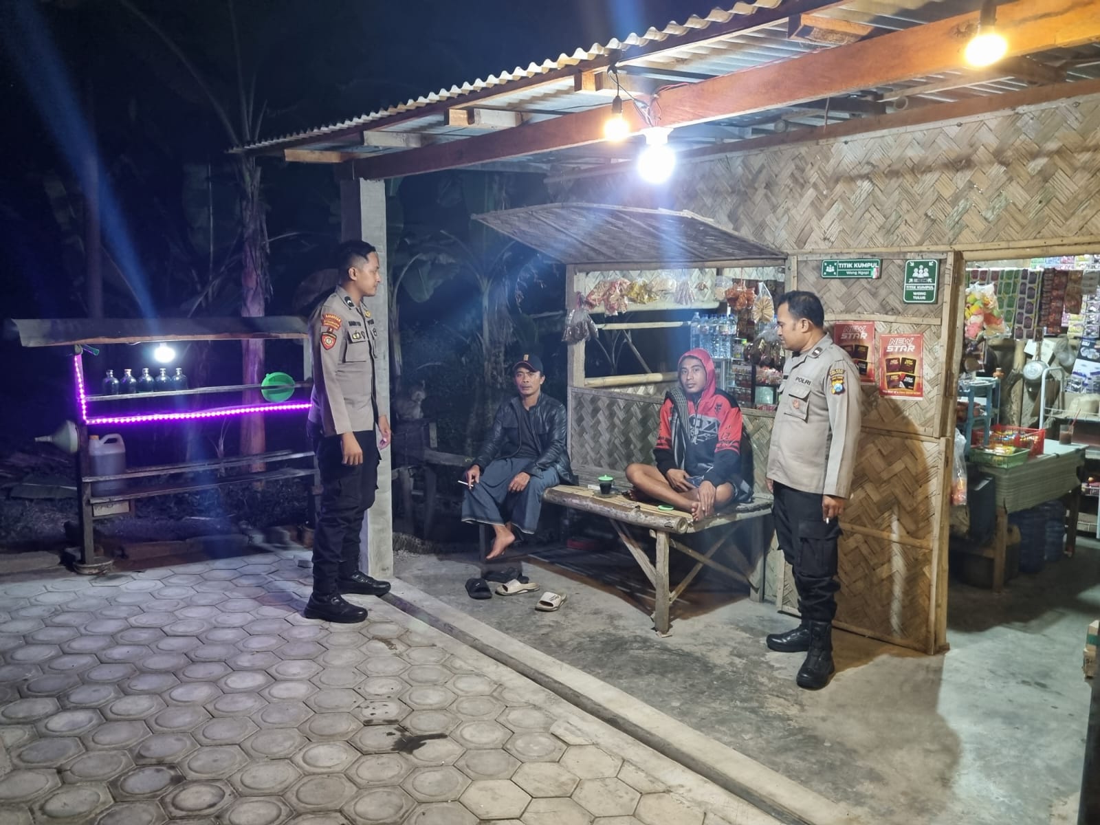 Patroli Dialogis Polsek Tekung Ajak Warga Wonosari Perkuat Keamanan Lingkungan