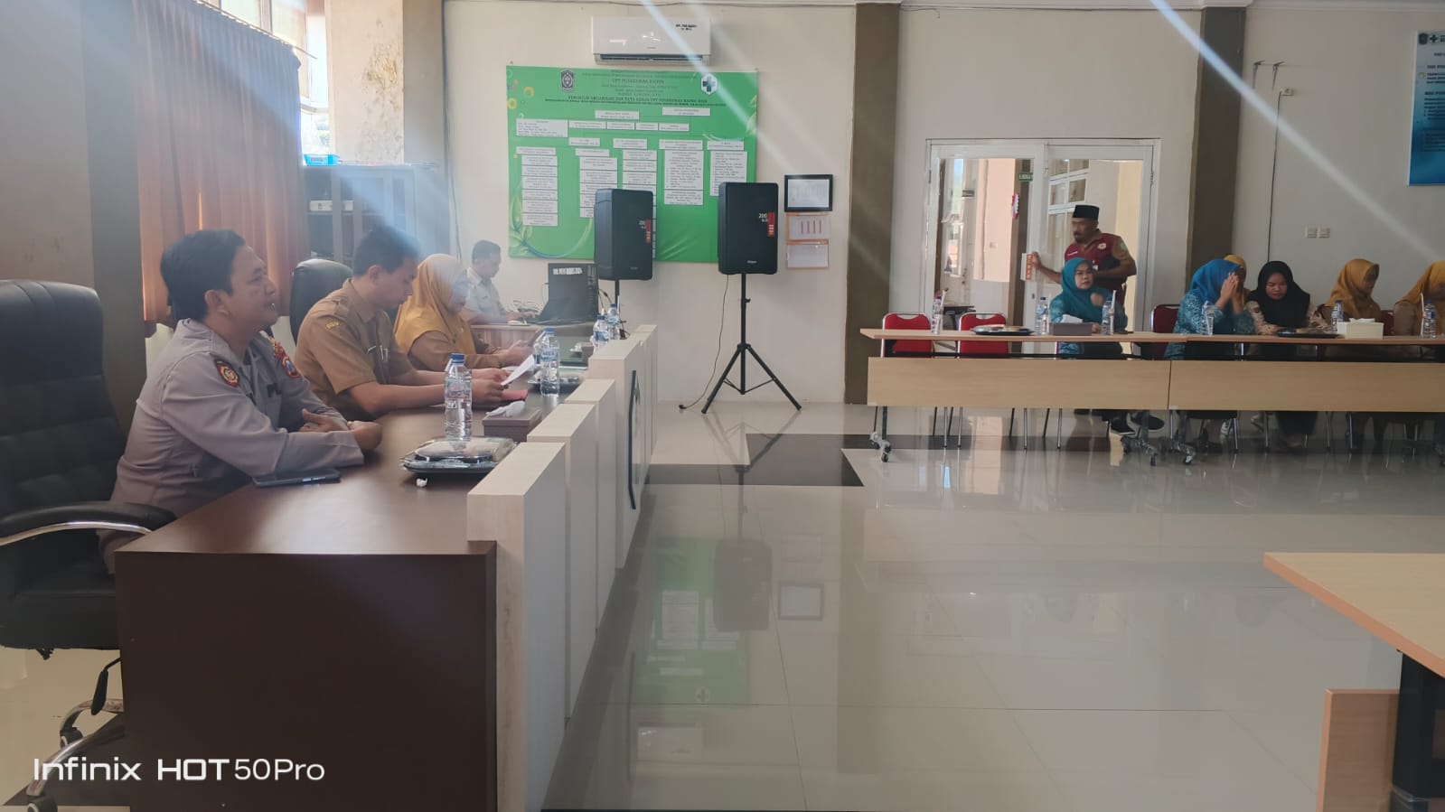 Polsek Pasirian Hadiri Lokakarya Mini Lintas Sektor Puskesmas Bades, Perkuat Sinergi Dukung Program Kesehatan Masyarakat
