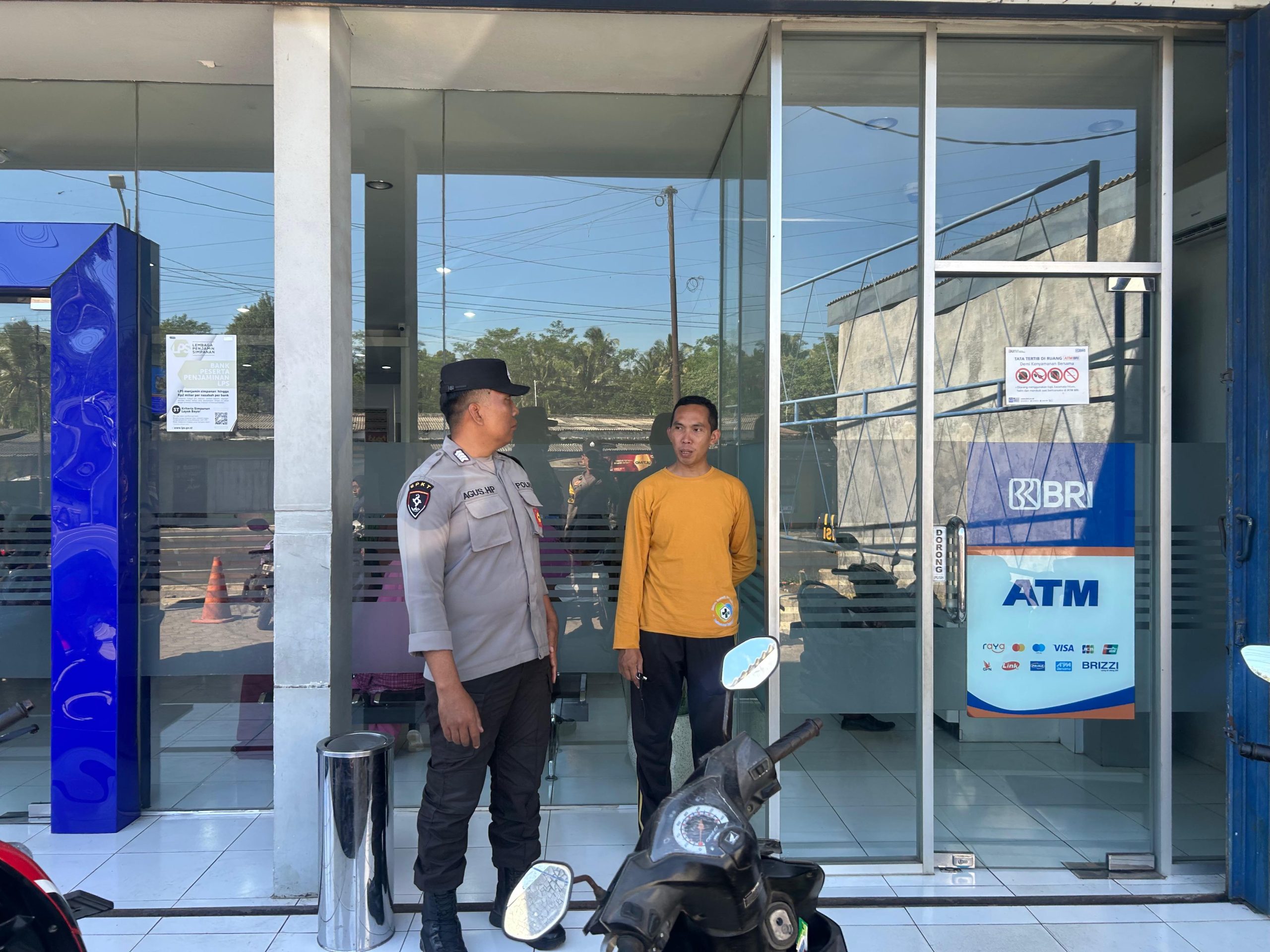 Patroli Rutin Polsek Ranuyoso di Kawasan Perbankan untuk Cegah Kriminalitas