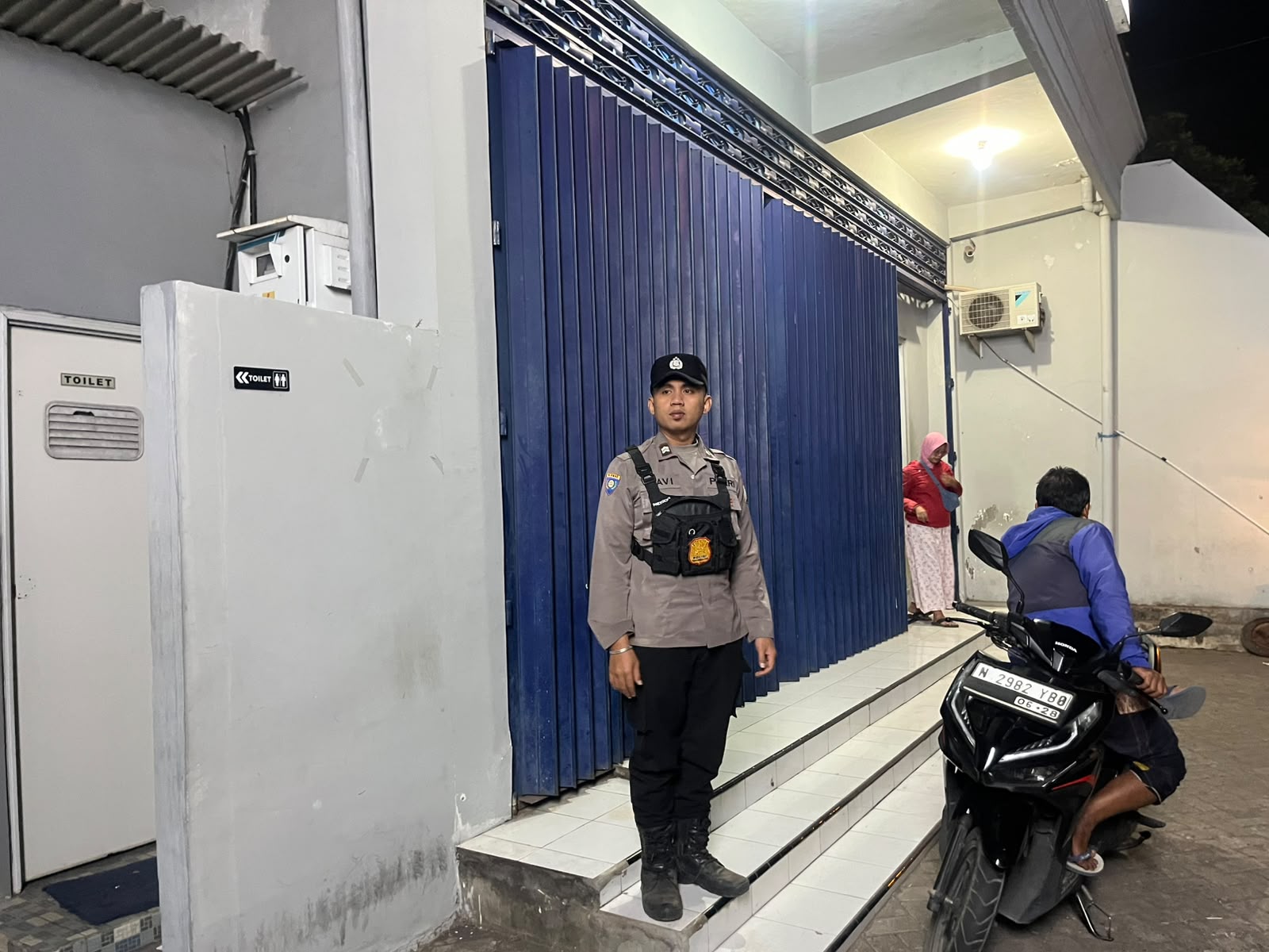 Patroli Strong Point Polsek Tempeh Perkuat Pengamanan Kawasan Perbankan dan ATM BRI Unit Pulo Demi Menjaga Kamtibmas
