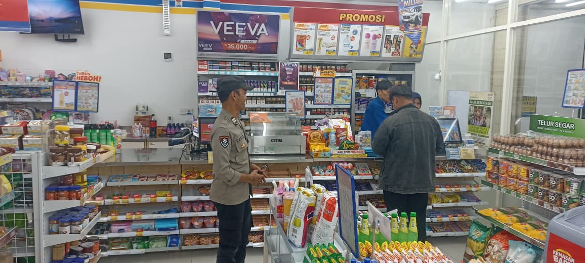 Patroli Pertokoan guna antisipasi tindak kejahatan di wilayah hukum Polsek Tekung