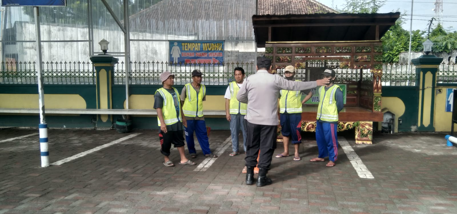 Polisi Ajak Marbot Masjid Perkuat Kepedulian Keamanan Lingkungan Melalui Dialog Kamtibmas di Tempeh