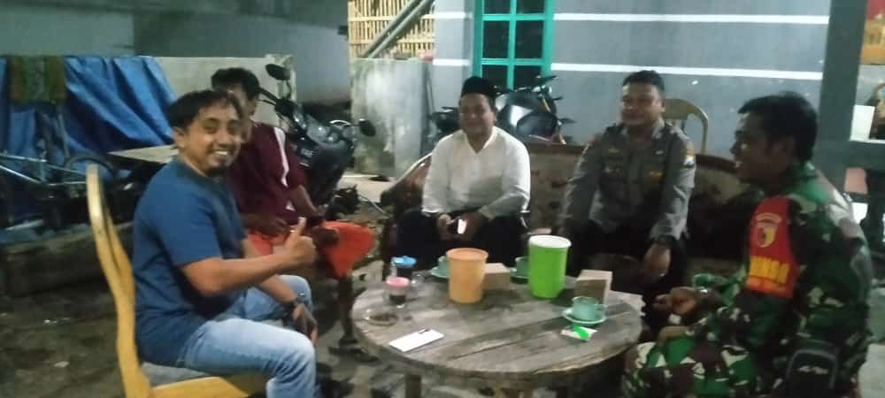 Sambang Dialogis Polsek Tempeh Perkuat Sinergi Bersama Perangkat Desa dan Babinsa Demi Menjaga Stabilitas Kamtibmas