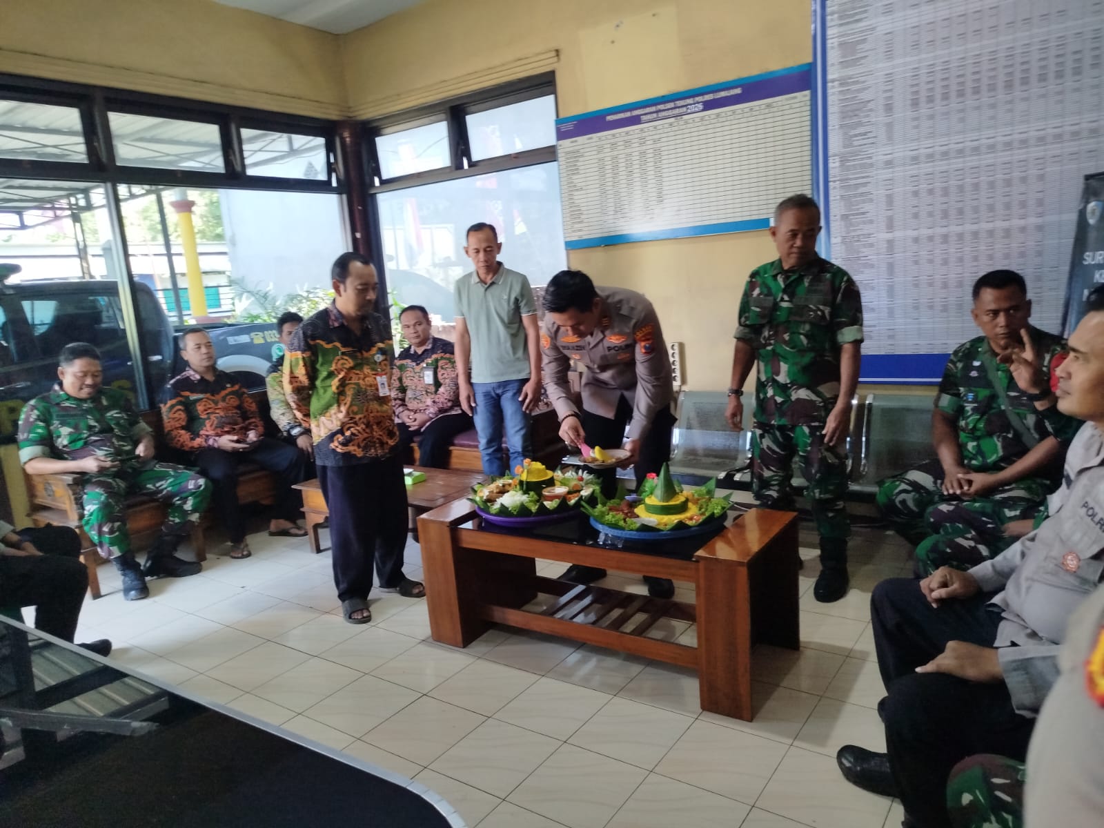 Forkopimcam Tekung Beri Kejutan HUT Bhayangkara ke-80, Kapolsek: Sinergitas TNI-Polri dan Pemerintah Harus Terus Dijaga