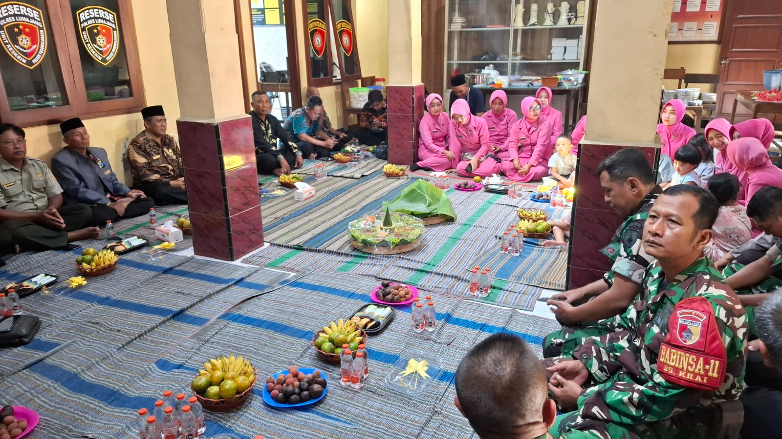 Forkopimka Yosowilangun Rayakan HUT Bhayangkara ke-80 di Mapolsek, Kapolsek: Sinergi Jadi Kunci Jaga Kamtibmas