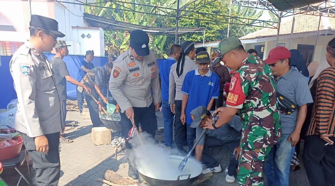 Polsek Yosowilangun Amankan Festival Jenang Suro dan Ruwat Bumi, Tradisi Leluhur Berlangsung Aman dan Khidmat