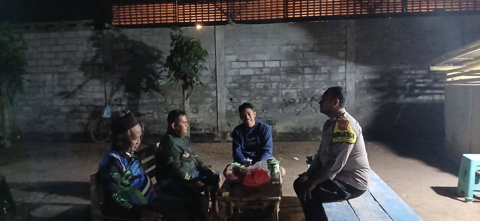 Bhabinkamtibmas Polsek Rowokangkung Lakukan Patroli Dialogis Dengan Warga, Serap Aspirasi Masyarakat