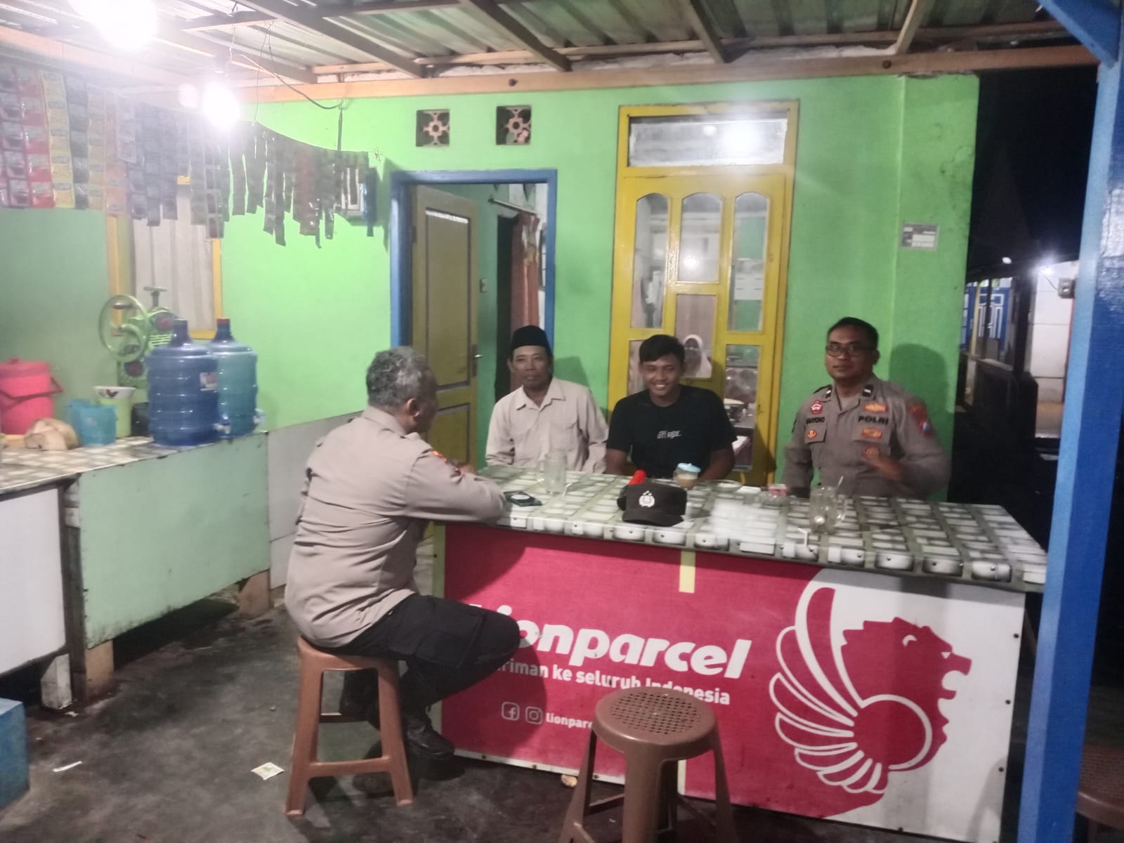 Sambang Warga Desa Besuk, Polsek Tempeh Ajak Masyarakat Perkuat Kesadaran Menjaga Keamanan Lingkungan