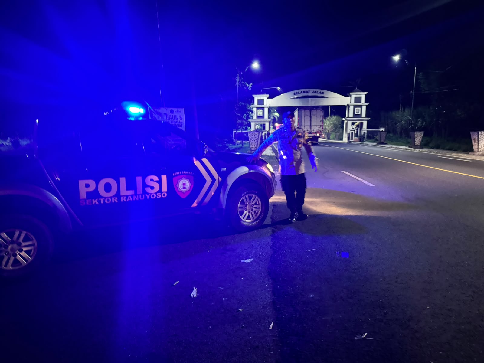 Patroli Malam Hari Polsek di Sepanjang Jalan Raya Ranuyoso Antisipasi Kejahatan Jalanan