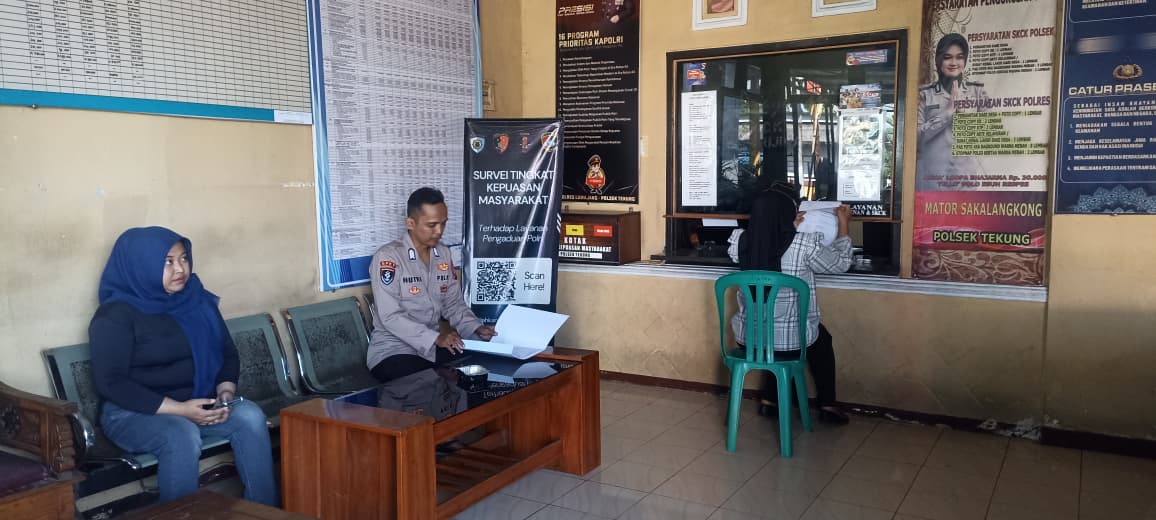 Anggota Polsek Tekung Memberikan Pelayanan Prima Yang Cepat Serta Transparansi.