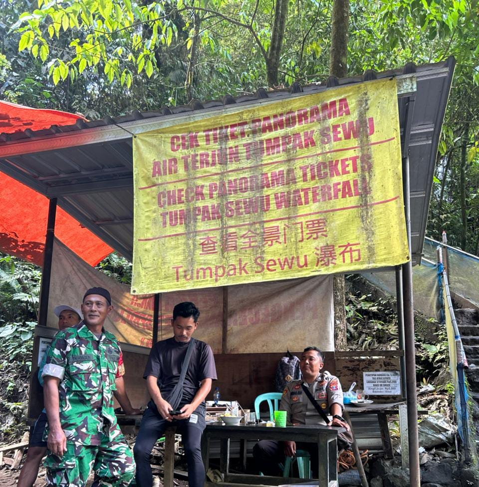 Polsek Pronojiwo Kawal Pengamanan Wisata Tumpak Sewu, Cegah Praktik Pungli di Kawasan Sungai Glidik II