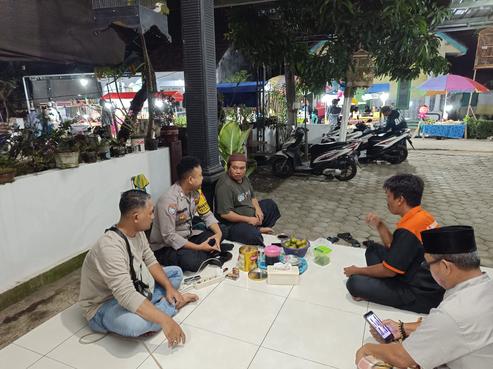 Pastikan Berjalan Kondusif, Polsek Randuagung Amankan Acara "Randuagung Bersholawat