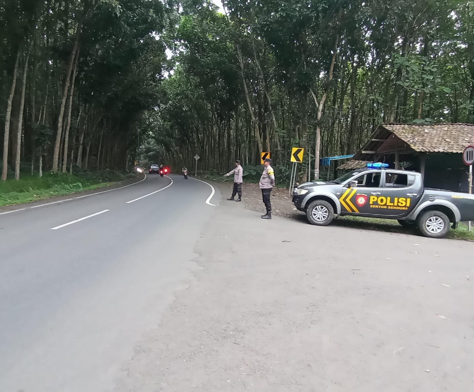 Antisipasi balap liar dan kejahatan jalanan , Polsek Senduro gencar lakukan Patroli.