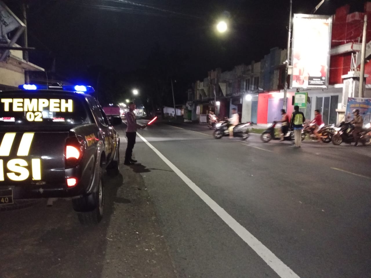 Patroli Blue Light Polsek Tempeh Perkuat Upaya Pencegahan Kejahatan 3C di Pertigaan Warkut Desa Besuk