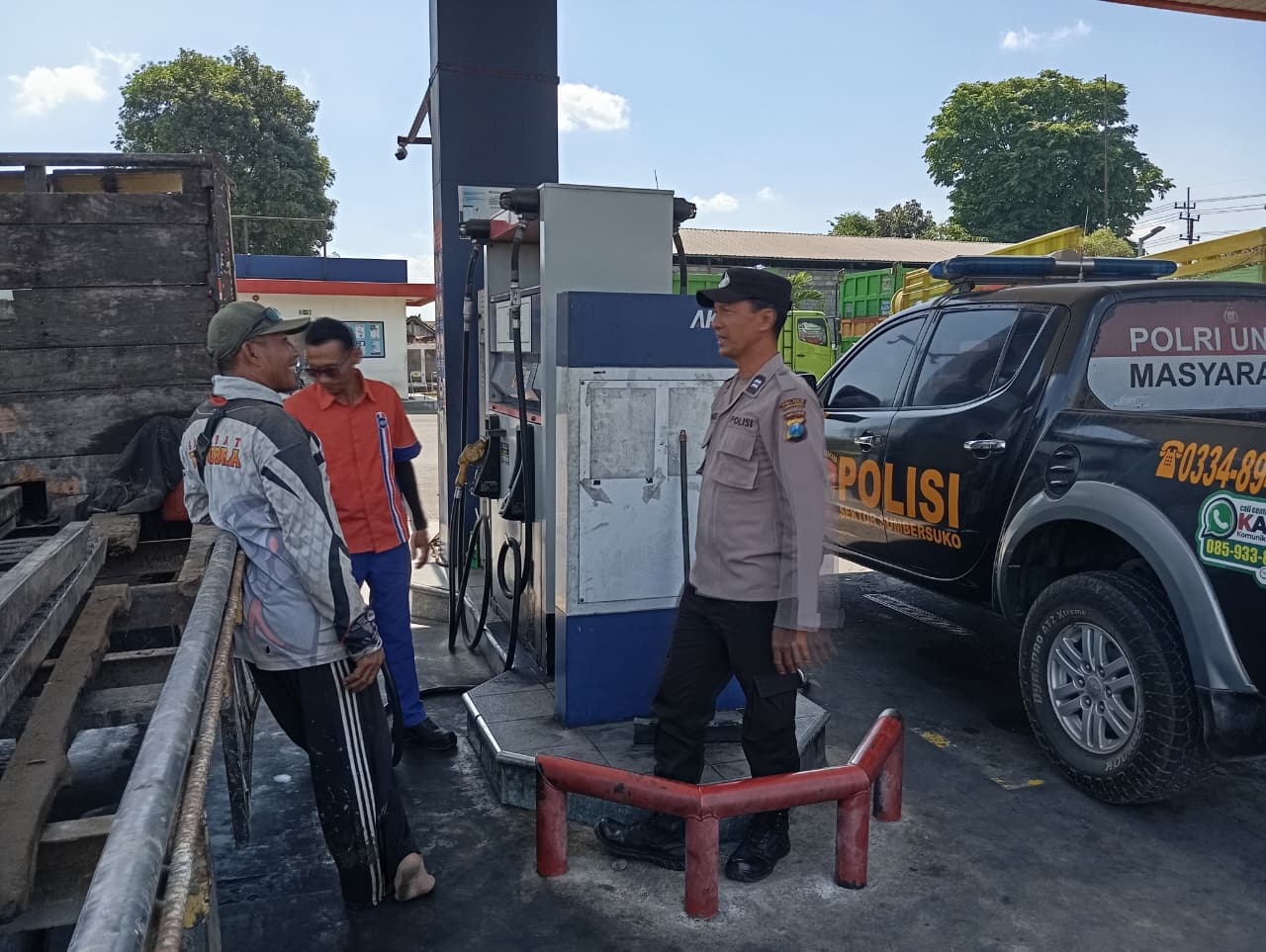 Patroli SPBU, Polsek Sumbersuko Pastikan Distribusi BBM Aman dan Antisipasi Gangguan Kamtibmas