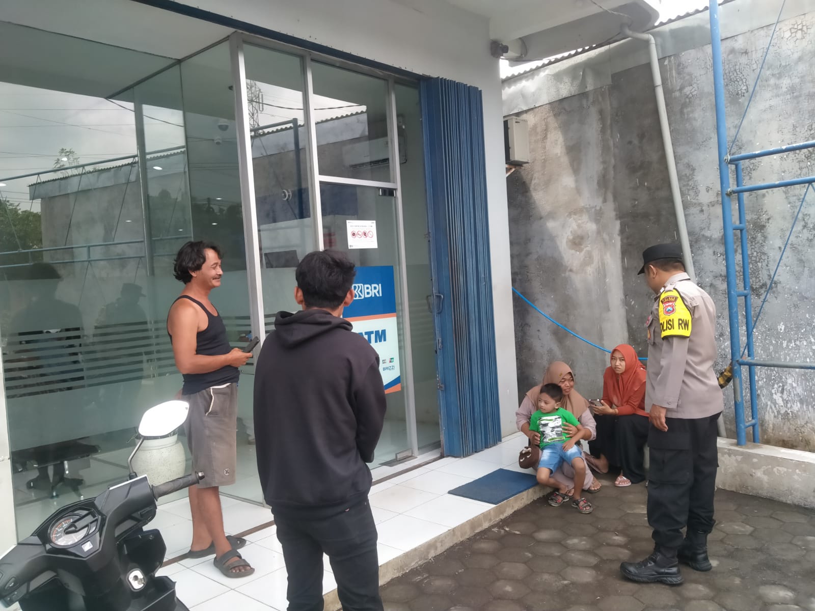 Patroli Rutin Polsek Ranuyoso di Kawasan Perbankan untuk Cegah Kriminalitas