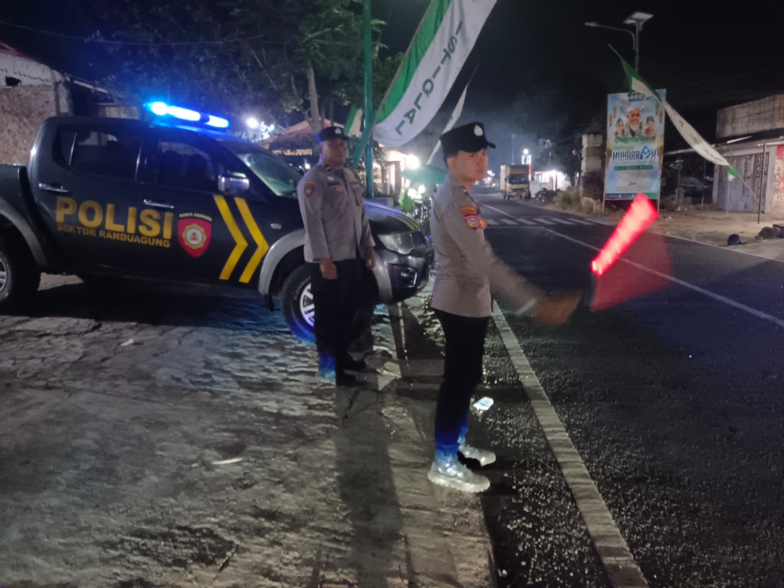 Polsek Randuagung Amankan Santunan Anak Yatim dan Pengajian Umum di Masjid Istiqlal, Arus Lalu Lintas Tetap Lancar