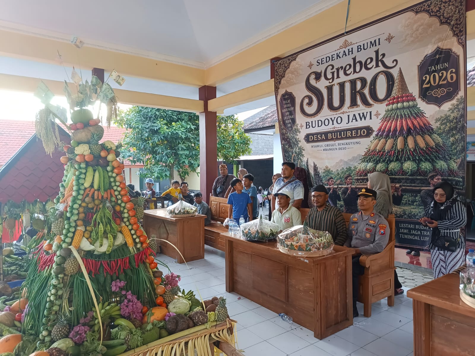 Kapolsek Tempursari Hadiri Tasyakuran Bersih Desa Bulurejo, Ajak Warga Jaga Kamtibmas Selama Suroan