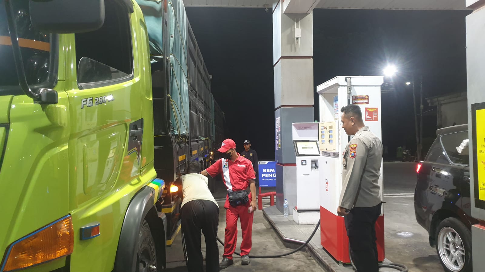 Polsek Rowokangkung Gelar Patroli dan Monitoring di SPBU Pertamina 51.673.09, Antisipasi Kelangkaan BBM dan Jaga Kondusifitas Kamtibmas