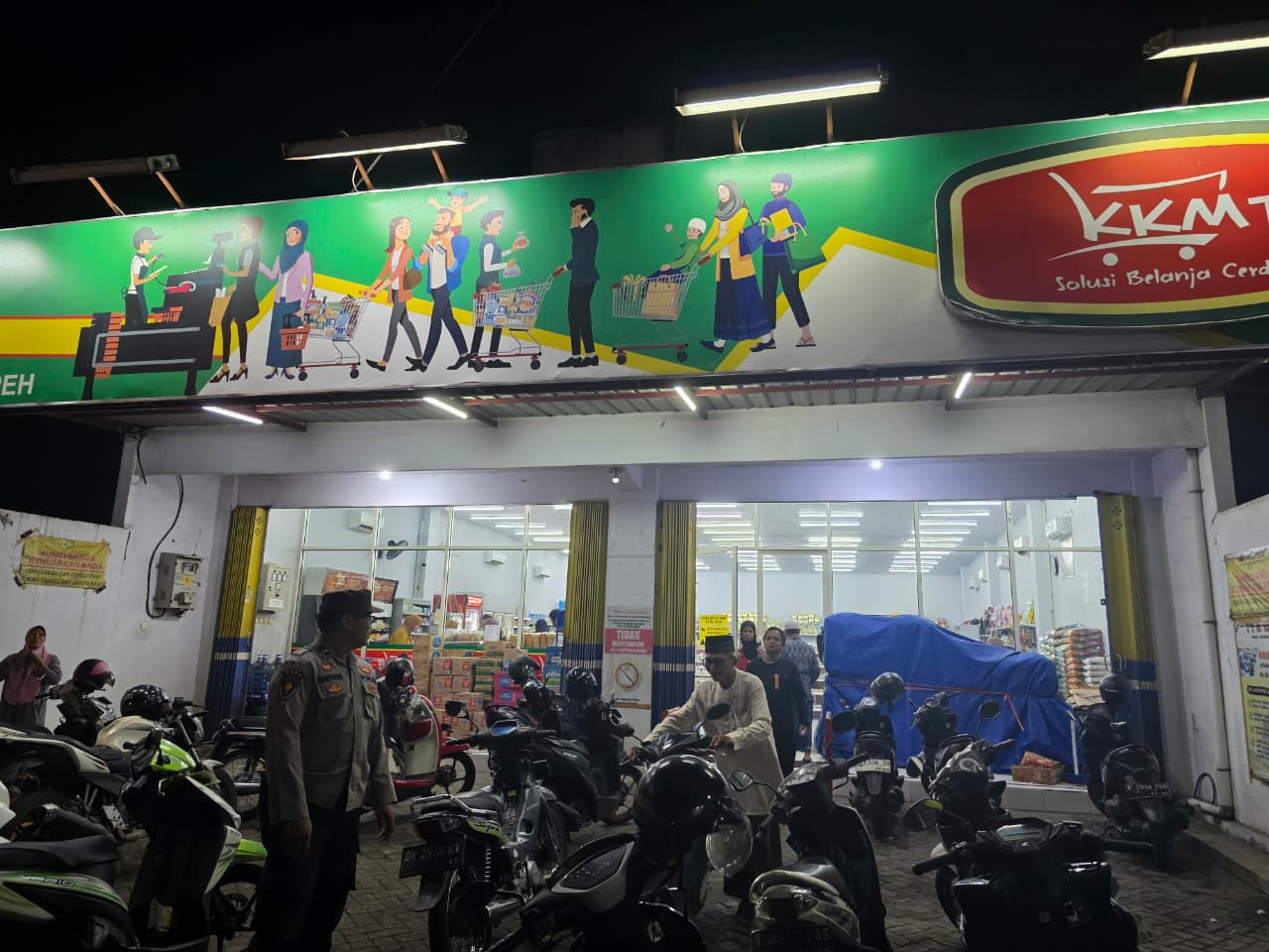 Patroli Dialogis Polsek Tempeh Tingkatkan Kewaspadaan di Pertokoan Modern Demi Cegah Aksi 3C