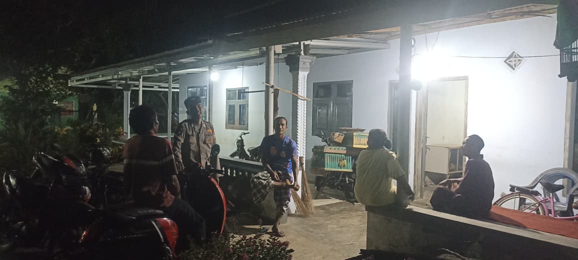 Patroli kewilayahan di sejumlah titik rawan di wilayah hukum Kecamatan Tekung, Kabupaten Lumajang.